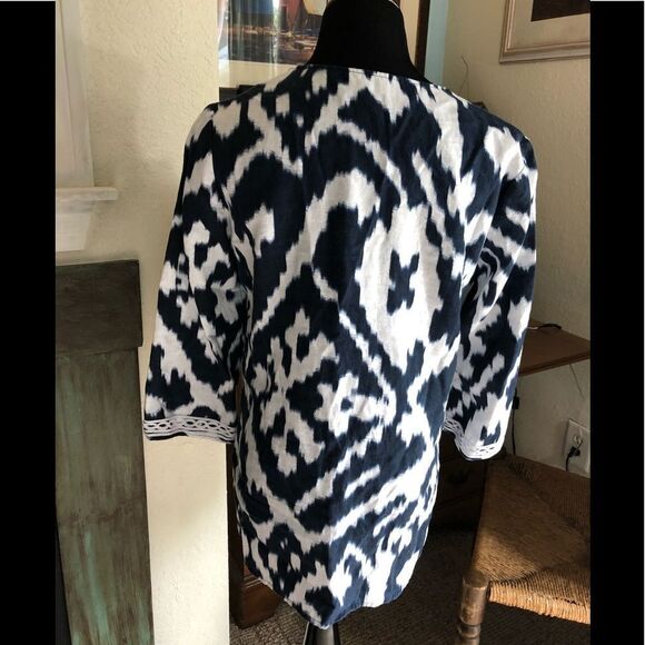 Beautiful kaftan like shirt by Jones New York - Picture 2 of 2